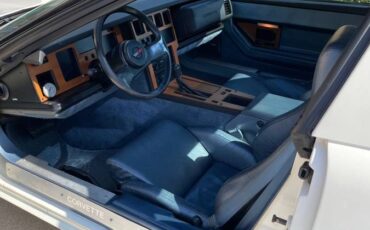 Chevrolet-corvette-1985-white-12