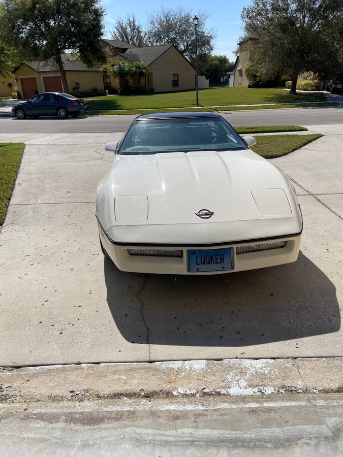 Chevrolet-corvette-1985-white-15