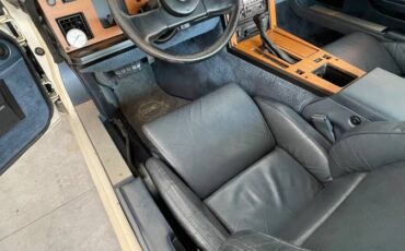 Chevrolet-corvette-1985-white-2