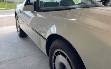 Chevrolet-corvette-1985-white