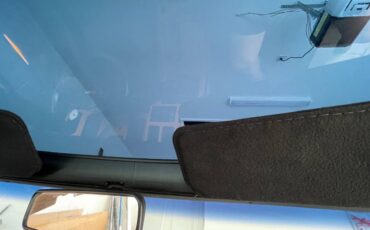 Chevrolet-corvette-1985-white-4