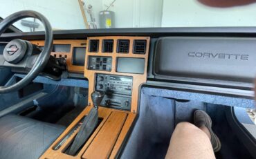 Chevrolet-corvette-1985-white-6