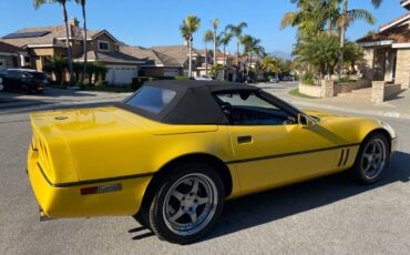 Chevrolet-corvette-1986-yellow-12