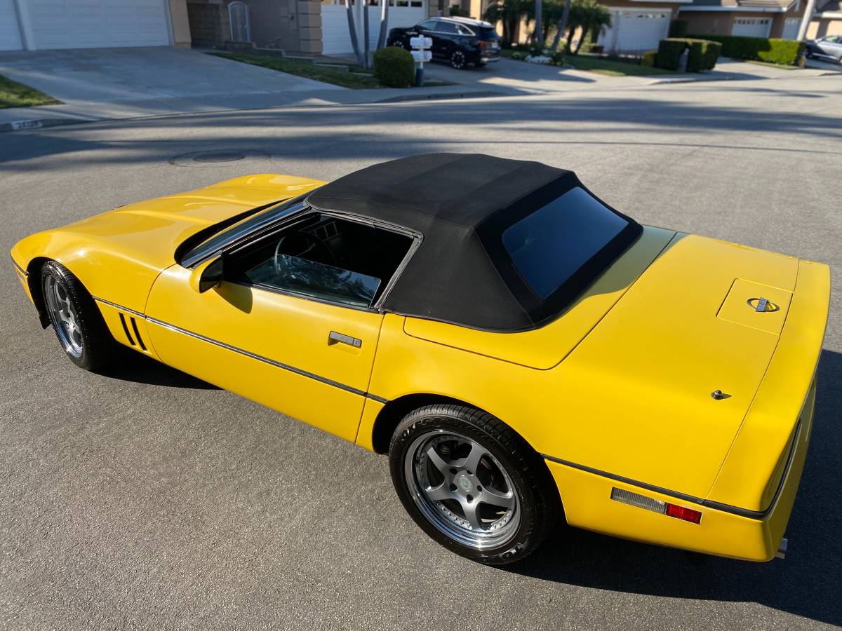 Chevrolet-corvette-1986-yellow-15
