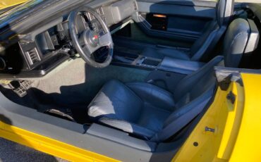 Chevrolet-corvette-1986-yellow-17