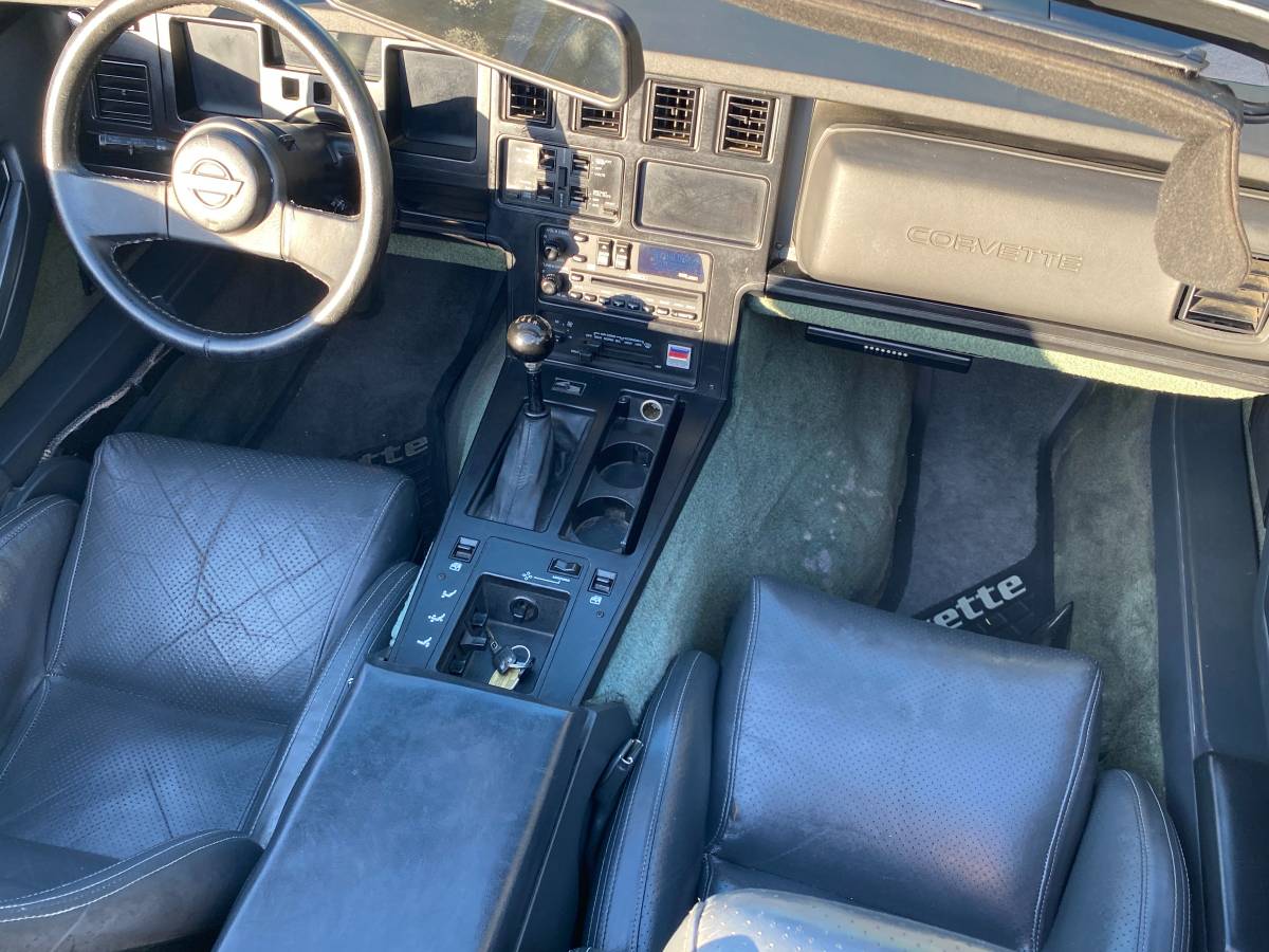 Chevrolet-corvette-1986-yellow-18