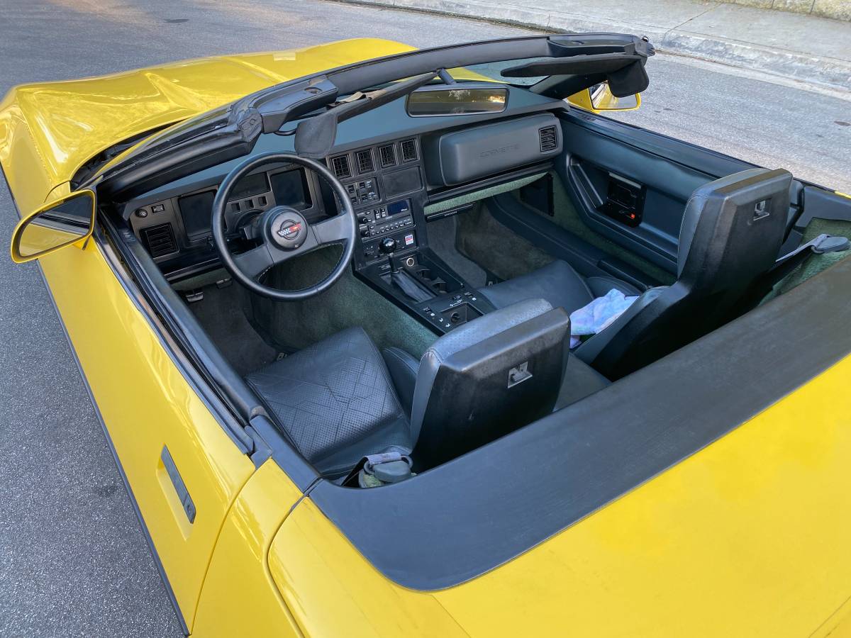 Chevrolet-corvette-1986-yellow-21