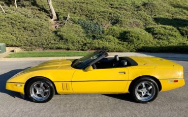 Chevrolet-corvette-1986-yellow