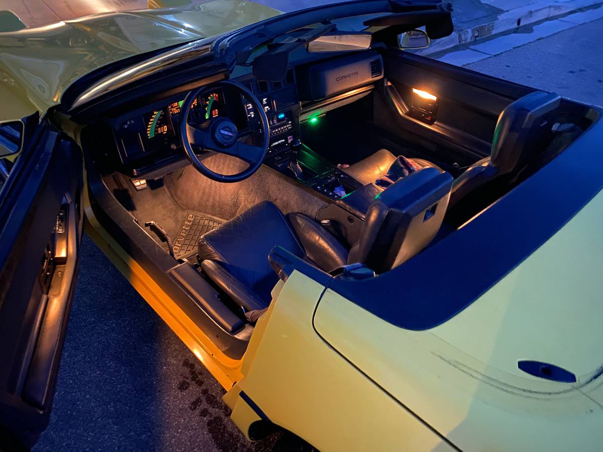 Chevrolet-corvette-1986-yellow-5