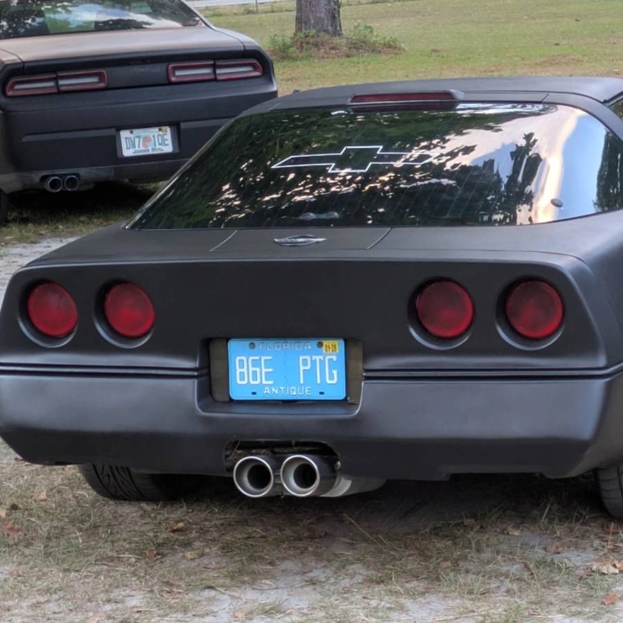 Chevrolet-corvette-1987-black-3