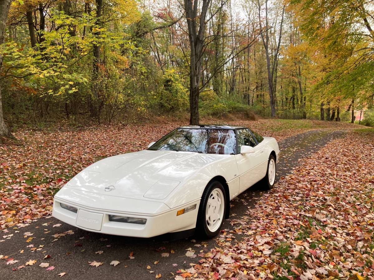 Chevrolet-corvette-1988-2