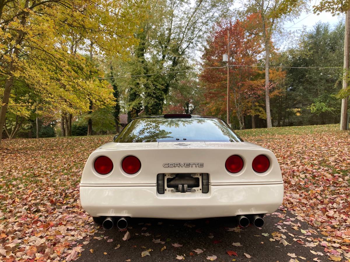 Chevrolet-corvette-1988-3