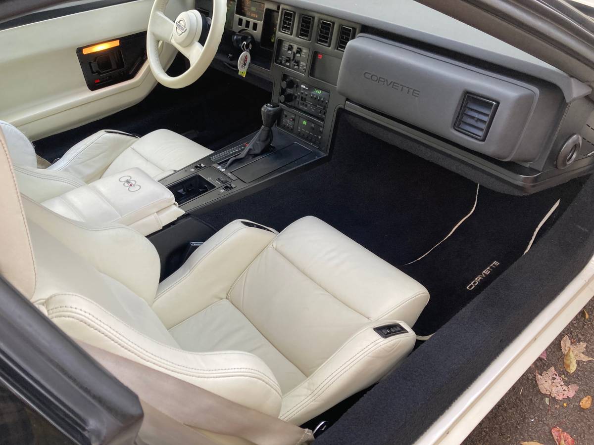 Chevrolet-corvette-1988-8