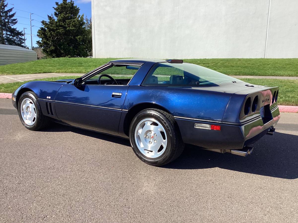 Chevrolet-corvette-1988-blue-4