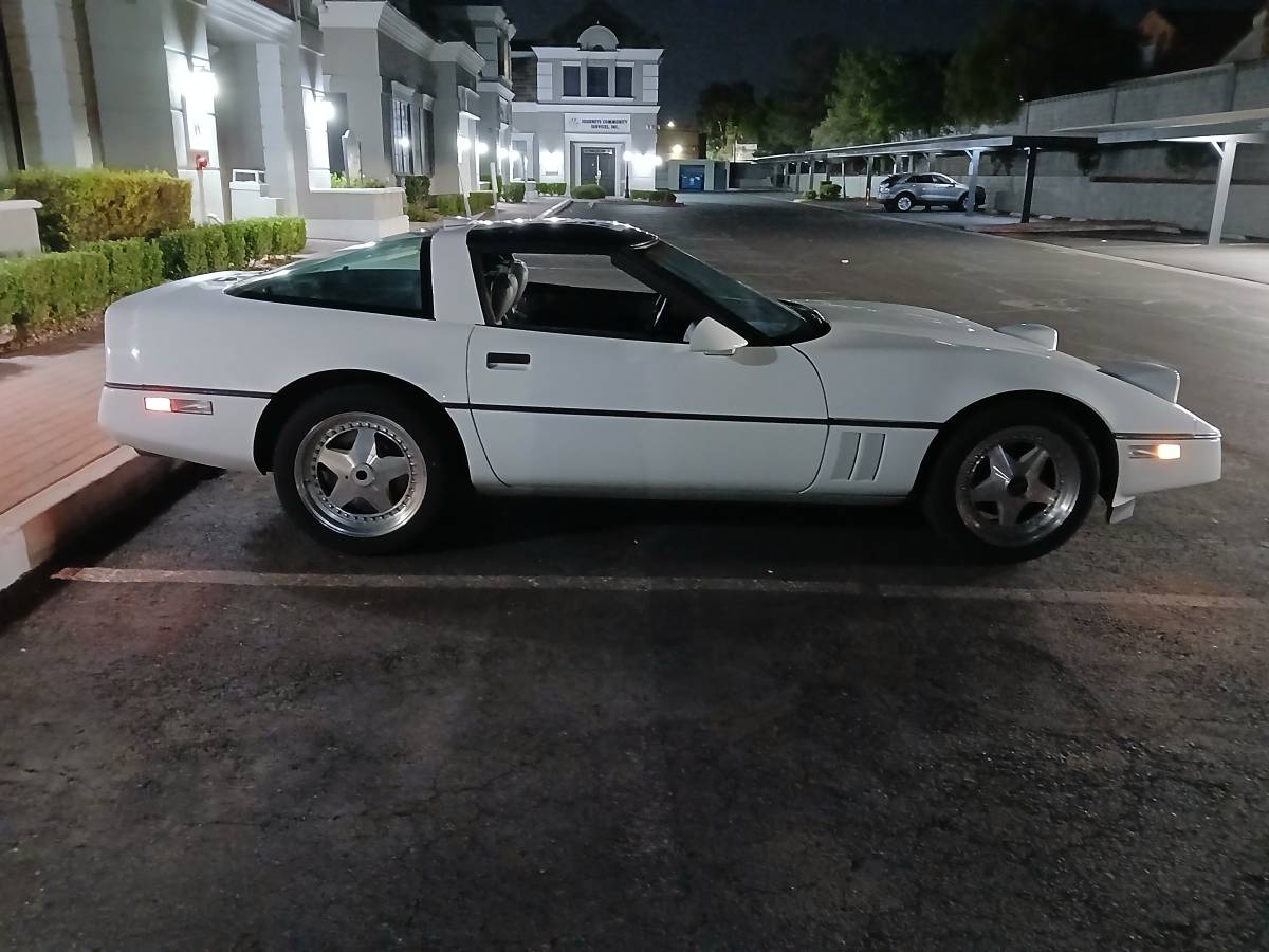 Chevrolet-corvette-1989-white-16