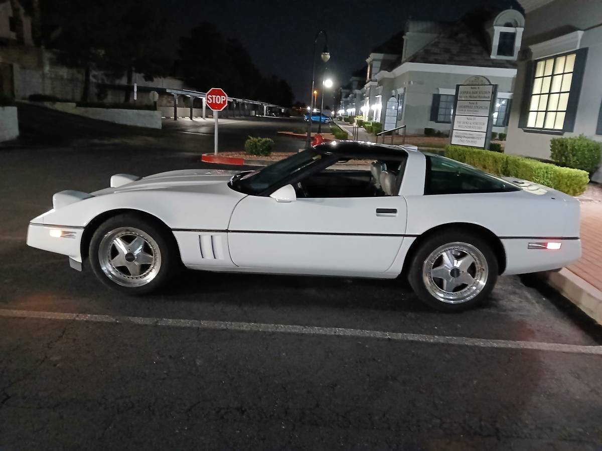 Chevrolet-corvette-1989-white-17