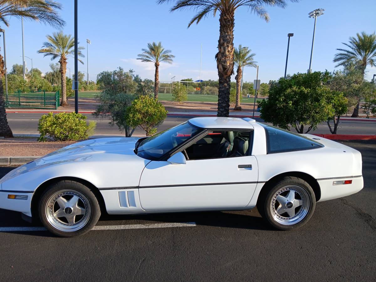 Chevrolet-corvette-1989-white