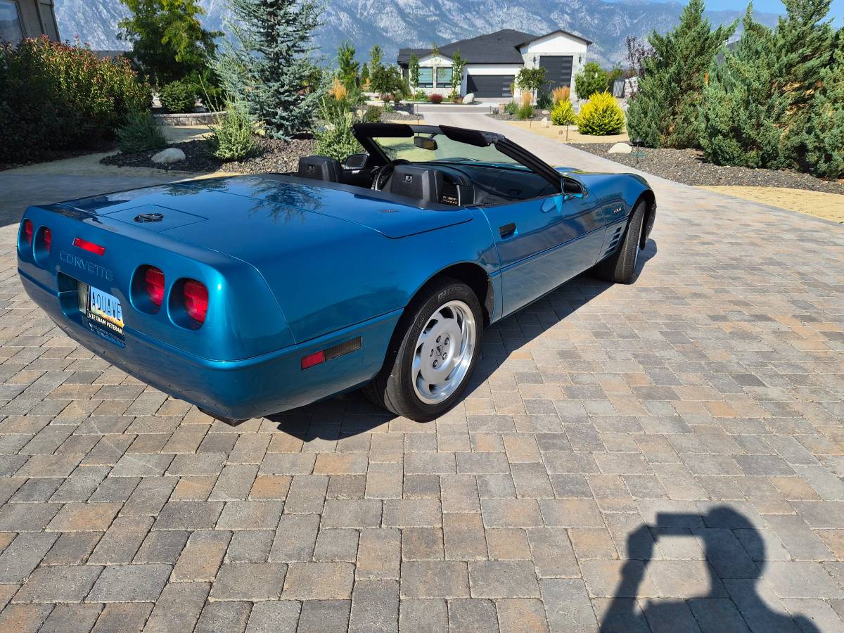 Chevrolet-corvette-1992-blue-1