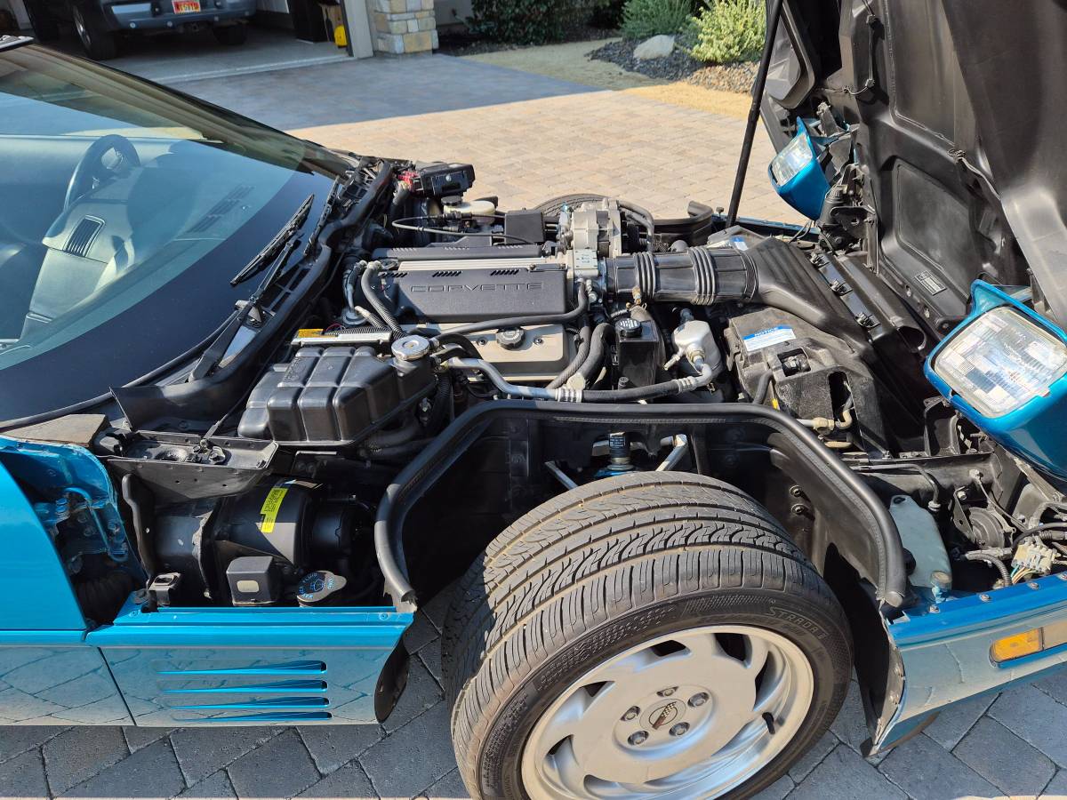 Chevrolet-corvette-1992-blue-12