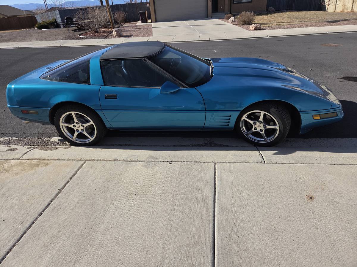 Chevrolet-corvette-1994-blue-1