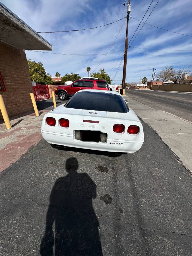 Chevrolet-corvette-1994-white-3
