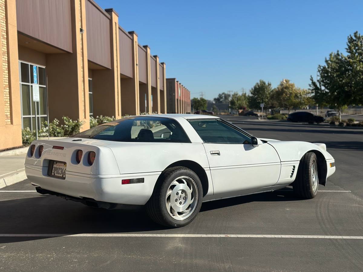 Chevrolet-corvette-1995-white-2