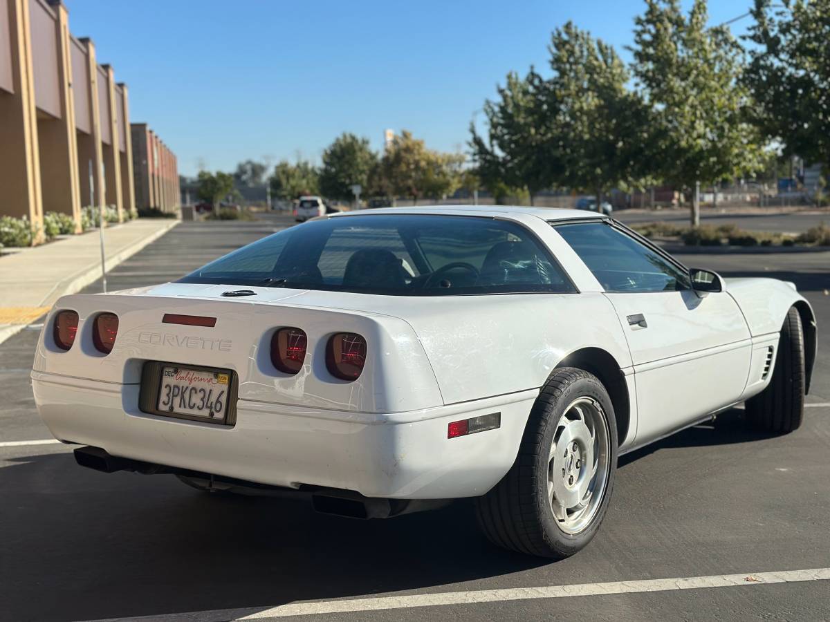 Chevrolet-corvette-1995-white-3