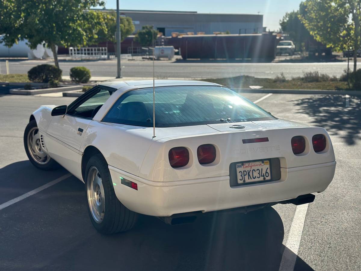 Chevrolet-corvette-1995-white-4