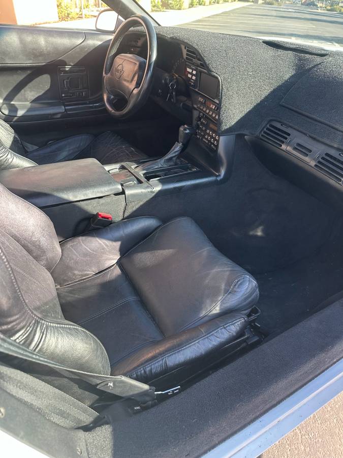 Chevrolet-corvette-1995-white-9