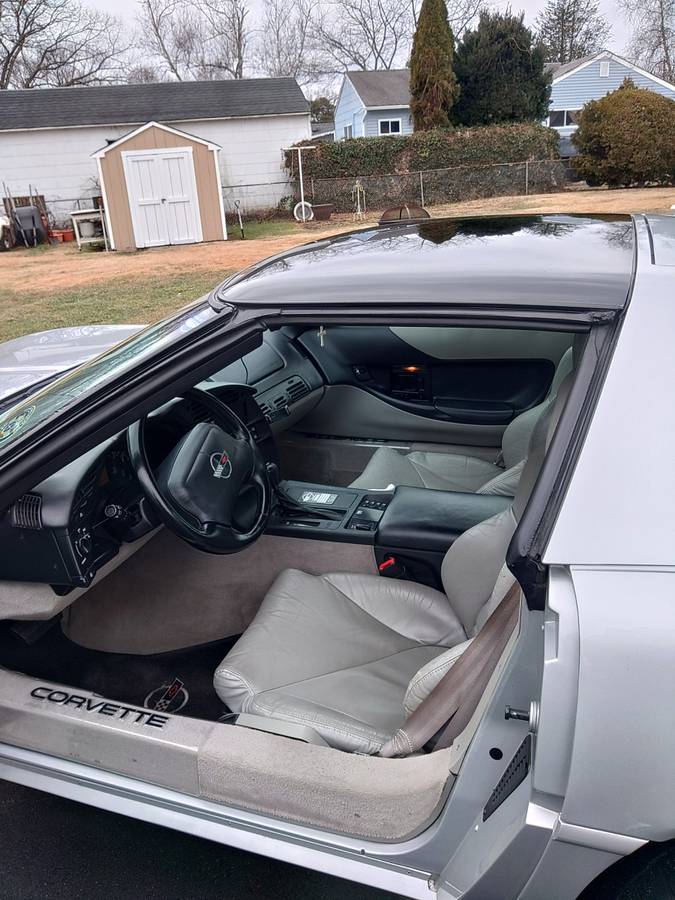 Chevrolet-corvette-1996-grey-4