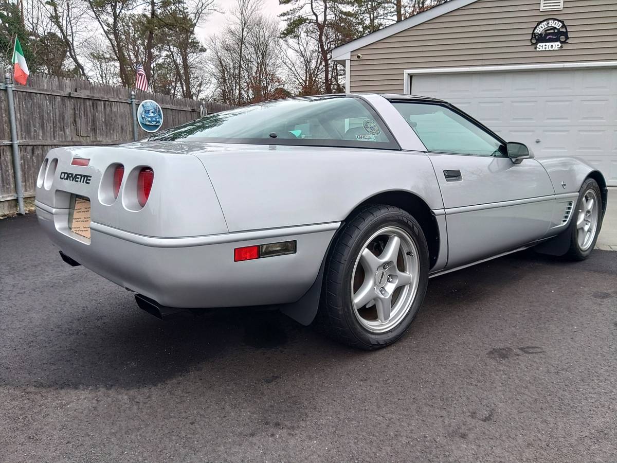 Chevrolet-corvette-1996-grey-5