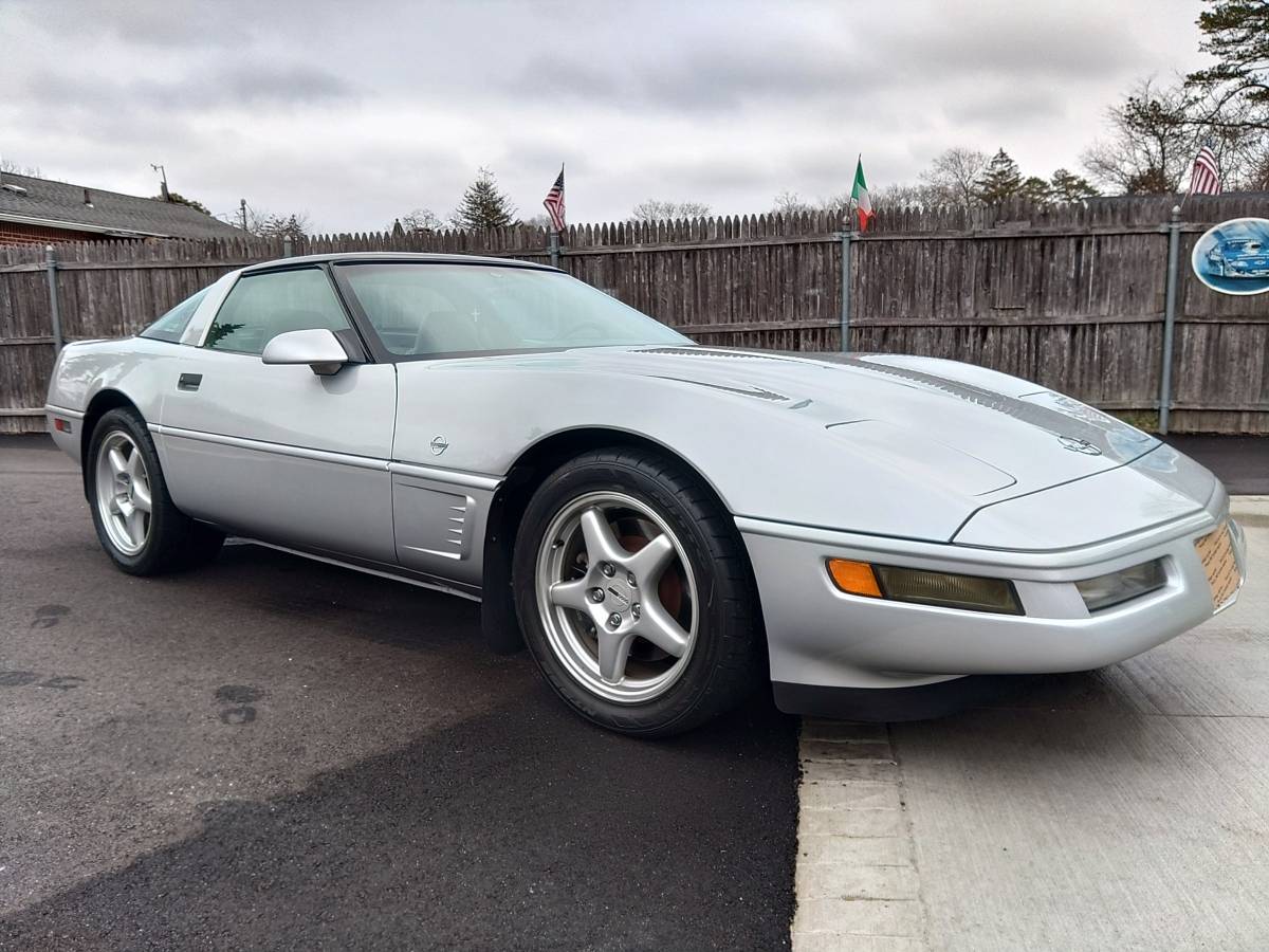 Chevrolet-corvette-1996-grey-8