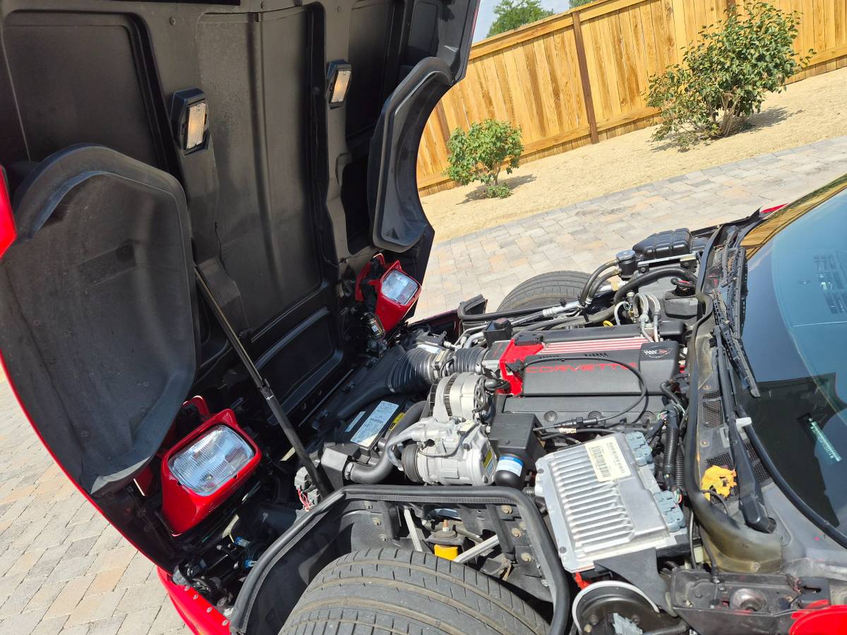Chevrolet-corvette-amp-convertible-1996-red-10