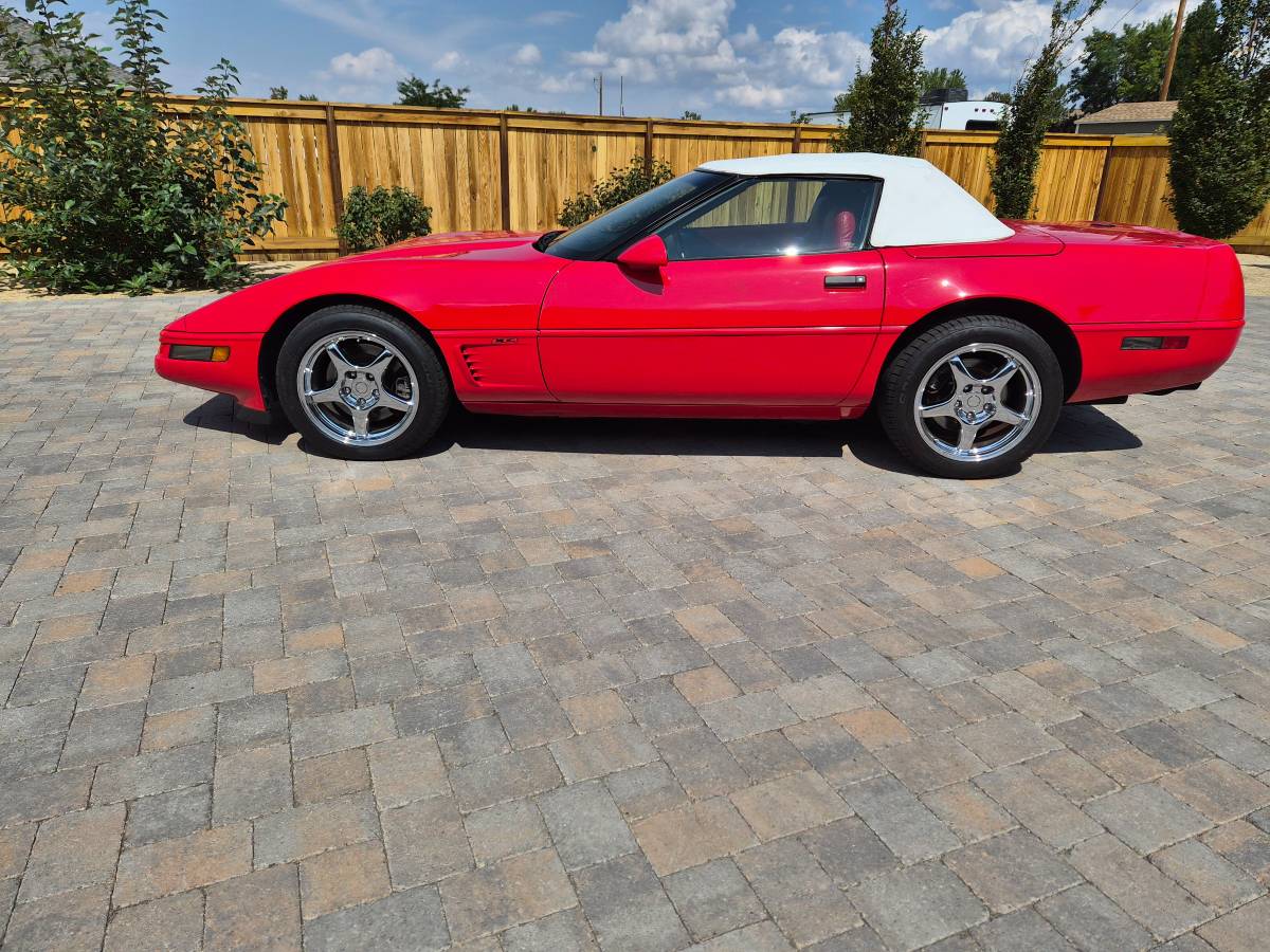 Chevrolet-corvette-amp-convertible-1996-red