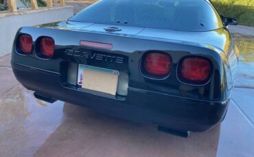 Chevrolet-corvette-c-4-coupe-1992-black-3