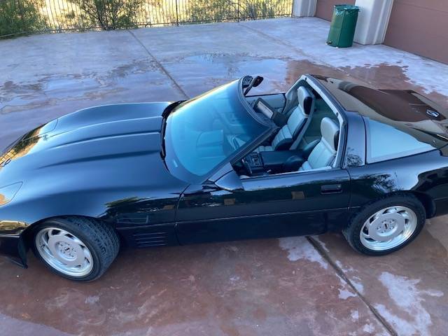 Chevrolet-corvette-c-4-coupe-1992-black-5