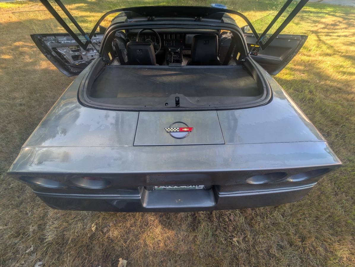 Chevrolet-corvette-c4-1984-custom-16