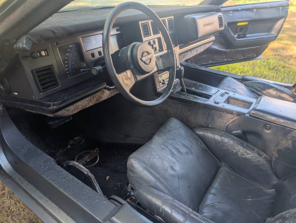 Chevrolet-corvette-c4-1984-custom-35