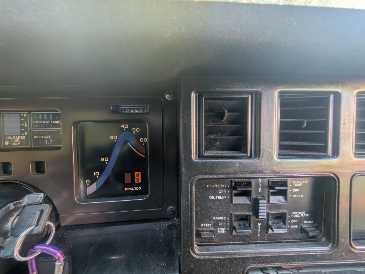 Chevrolet-corvette-c4-1984-custom-46