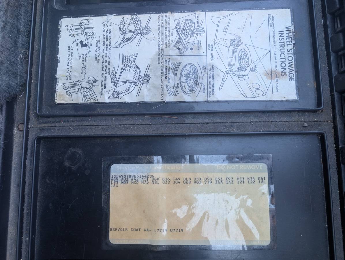 Chevrolet-corvette-c4-1984-custom-48