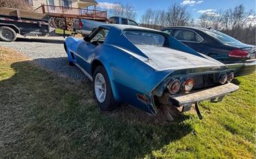 Chevrolet-corvette-coupe-1974-1