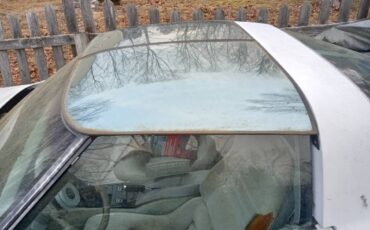 Chevrolet-corvette-coupe-1982-white-1