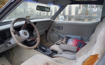 Chevrolet-corvette-coupe-1982-white-13