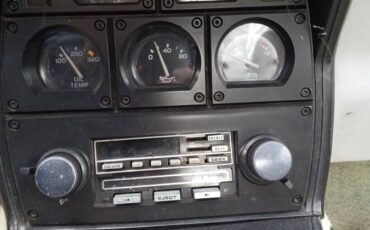 Chevrolet-corvette-coupe-1982-white-7