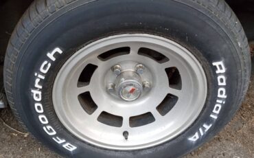 Chevrolet-corvette-coupe-1982-white-9