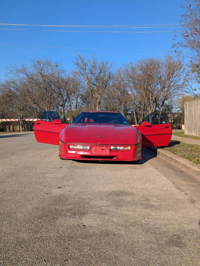 Chevrolet-corvette-coupe-1984-red-11