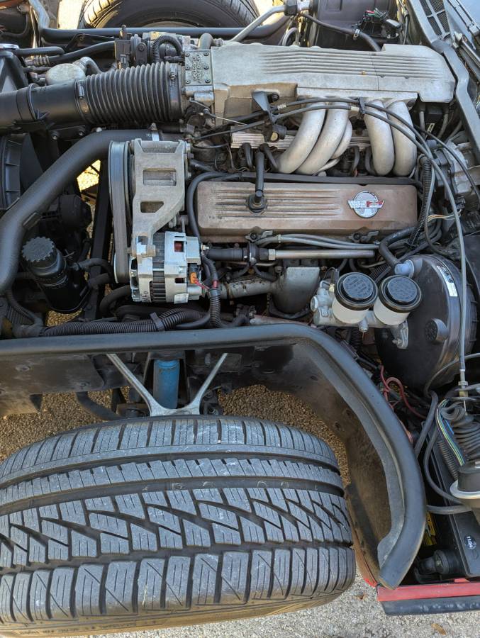 Chevrolet-corvette-coupe-1984-red-13