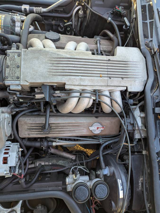 Chevrolet-corvette-coupe-1984-red-14