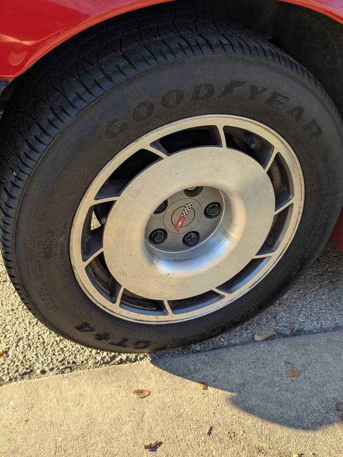 Chevrolet-corvette-coupe-1984-red-6