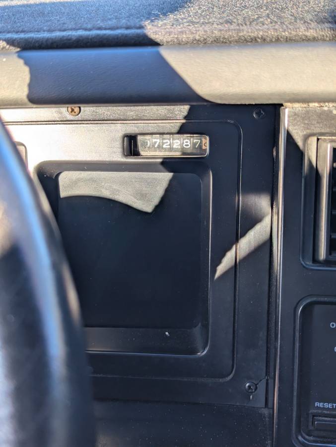 Chevrolet-corvette-coupe-1984-red-9